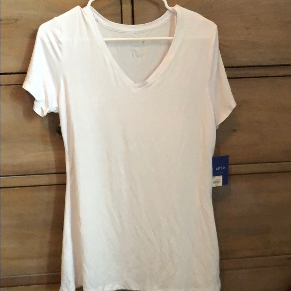 Apt9 Kohl’s brand T-shirt